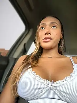 Snapshot of KyaraMiller chatting on 02-06-25, 05:51 KyaraMiller online show from 02-06-25, 05:51