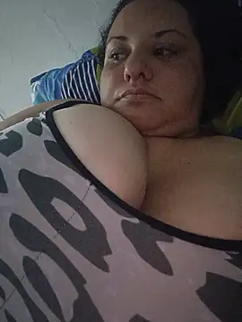 Snapshot of tetasgrandes_karol chatting on 07-12-26, 03:19 tetasgrandes karol online show from 07-12-26, 03:19