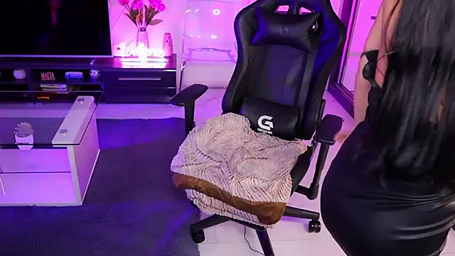 Snapshot of Beauty_Anne chatting on 03-06-25, 10:52 Beauty Anne online show from 03-06-25, 10:52