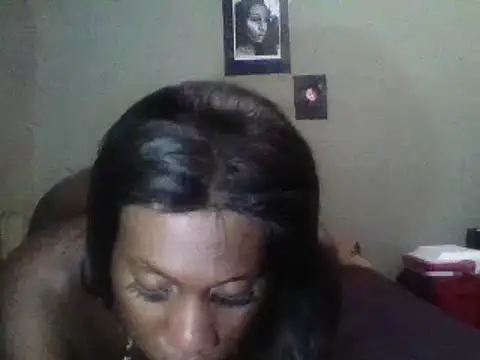 Snapshot of Moorella1 chatting on 03-10-25, 03:12 Moorella1 online show from 03-10-25, 03:12