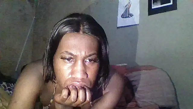 Snapshot of Moorella1 chatting on 09-16-25, 04:35 Moorella1 online show from 09-16-25, 04:35
