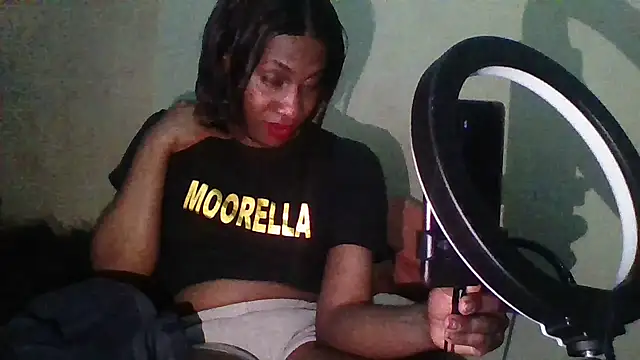 Snapshot of Moorella1 chatting on 09-24-25, 11:19 Moorella1 online show from 09-24-25, 11:19