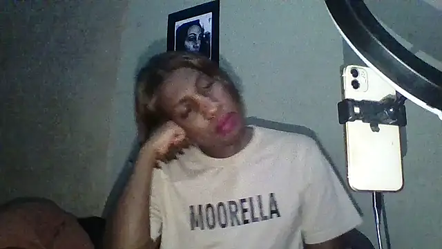 Snapshot of Moorella1 chatting on 10-02-25, 09:22 Moorella1 online show from 10-02-25, 09:22