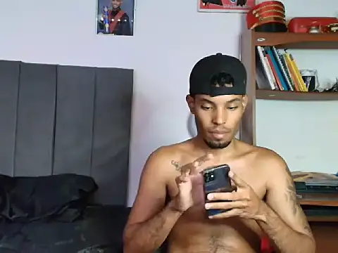 Snapshot of colinbrown chatting on 09-24-25, 06:33 colinbrown online show from 09-24-25, 06:33
