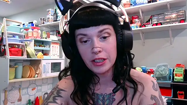 Snapshot of Marcelinegoddess chatting on 02-24-25, 04:16 Marcelinegoddess online show from 02-24-25, 04:16