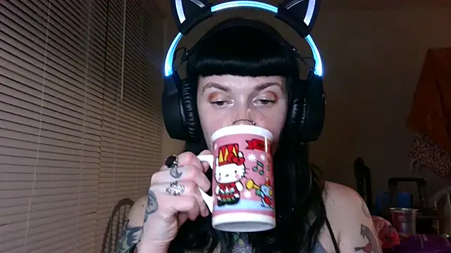 Snapshot of Marcelinegoddess chatting on 03-05-25, 04:13 Marcelinegoddess online show from 03-05-25, 04:13