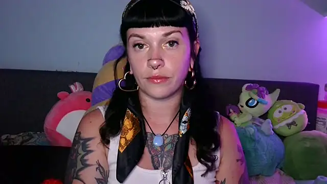 Snapshot of Marcelinegoddess chatting on 09-15-25, 03:28 Marcelinegoddess online show from 09-15-25, 03:28