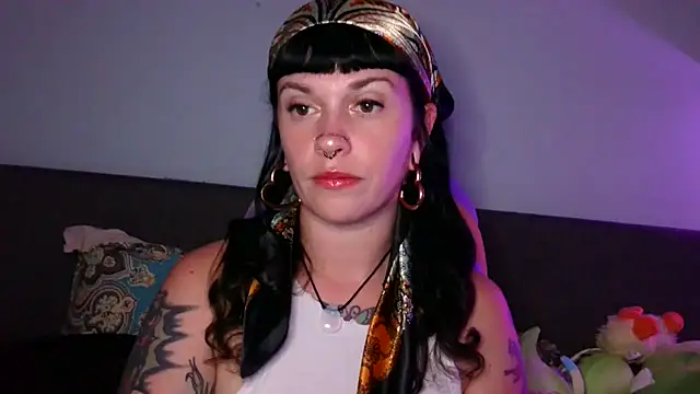 Snapshot of Marcelinegoddess chatting on 09-16-25, 02:45 Marcelinegoddess online show from 09-16-25, 02:45