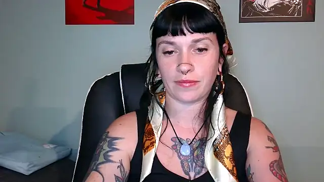 Snapshot of Marcelinegoddess chatting on 10-19-25, 02:34 Marcelinegoddess online show from 10-19-25, 02:34
