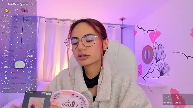 Snapshot of sophiecherry_ chatting on 12-06-24, 09:35 sophiecherry online show from 12-06-24, 09:35