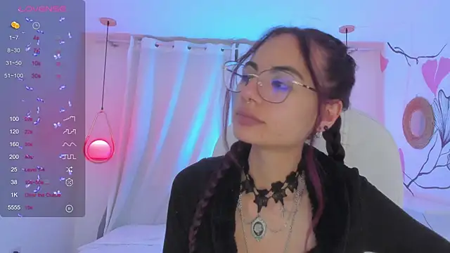 Snapshot of sophiecherry_ chatting on 12-23-24, 10:33 sophiecherry online show from 12-23-24, 10:33