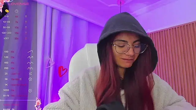 Snapshot of sophiecherry_ chatting on 03-15-25, 06:14 sophiecherry online show from 03-15-25, 06:14