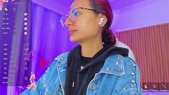 Snapshot of sophiecherry_ chatting on 03-17-25, 07:02 sophiecherry online show from 03-17-25, 07:02