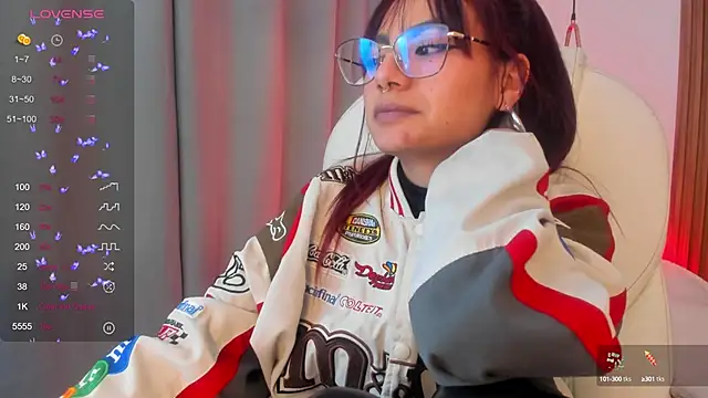 Snapshot of sophiecherry_ chatting on 09-28-25, 04:40 sophiecherry online show from 09-28-25, 04:40