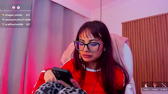 Snapshot of sophiecherry_ chatting on 11-08-25, 10:37 sophiecherry online show from 11-08-25, 10:37