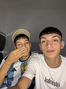 Snapshot of Juan_Nd_Steven chatting on 12-10-24, 04:45 Juan Nd Steven online show from 12-10-24, 04:45