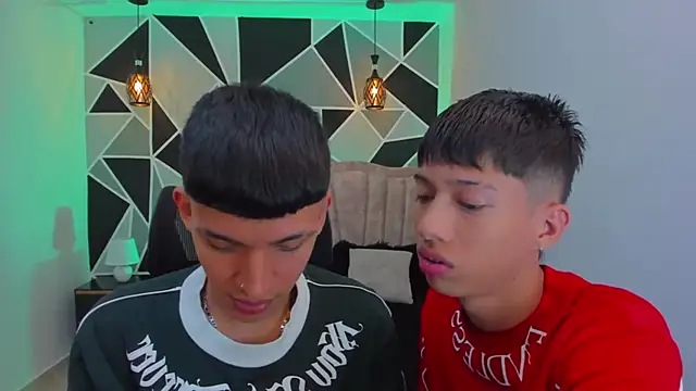 Snapshot of Juan_Nd_Steven chatting on 11-08-25, 04:23 Juan Nd Steven online show from 11-08-25, 04:23