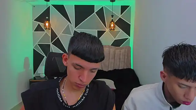 Snapshot of Juan_Nd_Steven chatting on 11-09-25, 12:36 Juan Nd Steven online show from 11-09-25, 12:36