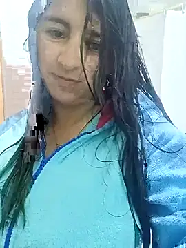 Snapshot of _Angelinaandrade_ chatting on 10-17-25, 01:31 Angelinaandrade online show from 10-17-25, 01:31