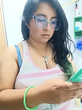 Snapshot of _Angelinaandrade_ chatting on 10-22-25, 01:39 Angelinaandrade online show from 10-22-25, 01:39