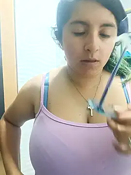 Snapshot of _Angelinaandrade_ chatting on 10-24-25, 01:13 Angelinaandrade online show from 10-24-25, 01:13