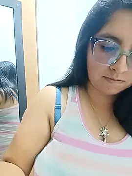 Snapshot of _Angelinaandrade_ chatting on 10-30-25, 01:18 Angelinaandrade online show from 10-30-25, 01:18