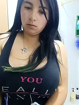 Snapshot of _Angelinaandrade_ chatting on 10-31-25, 12:33 Angelinaandrade online show from 10-31-25, 12:33