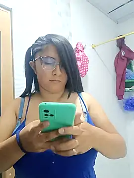 Snapshot of _Angelinaandrade_ chatting on 11-25-25, 02:11 Angelinaandrade online show from 11-25-25, 02:11