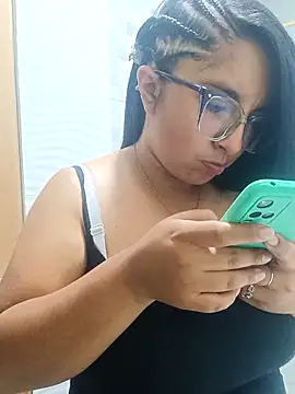 Snapshot of _Angelinaandrade_ chatting on 12-23-25, 12:08 Angelinaandrade online show from 12-23-25, 12:08