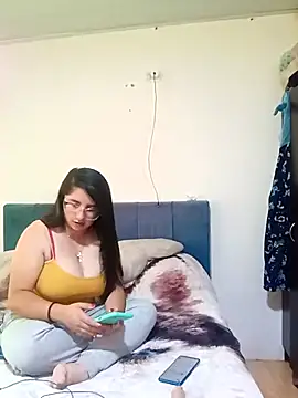Snapshot of _Angelinaandrade_ chatting on 01-13-26, 06:57 Angelinaandrade online show from 01-13-26, 06:57