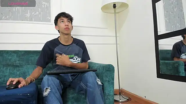 Lucian Davi online show from 12-23-24, 03:23