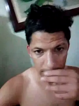 Snapshot of Alonsomadeira chatting on 05-21-26, 01:45 Alonsomadeira online show from 05-21-26, 01:45