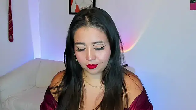 Snapshot of LiahDiaz chatting on 12-17-25, 07:53 LiahDiaz online show from 12-17-25, 07:53