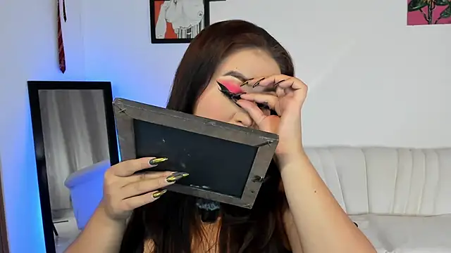 Snapshot of LiahDiaz chatting on 02-19-26, 08:27 LiahDiaz online show from 02-19-26, 08:27