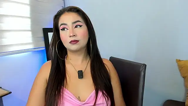 Snapshot of LiahDiaz chatting on 04-17-26, 02:20 LiahDiaz online show from 04-17-26, 02:20