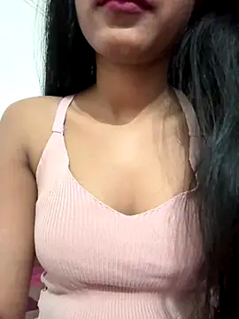 Snapshot of Hot_Goldengirl chatting on 10-15-25, 01:11 Hot Goldengirl online show from 10-15-25, 01:11