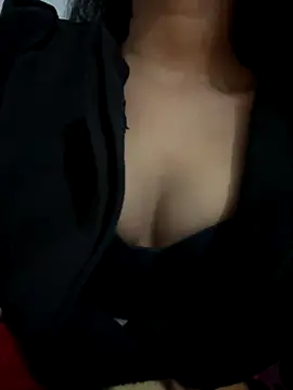 Snapshot of Hot_Goldengirl chatting on 11-28-25, 05:48 Hot Goldengirl online show from 11-28-25, 05:48