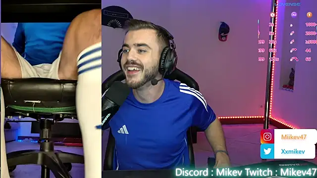 Snapshot of Mikev chatting on 10-27-25, 07:07 Mikev online show from 10-27-25, 07:07