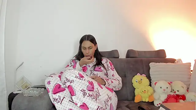  Isabelhaa online show from 10-19-25, 12:00