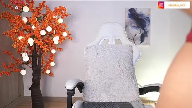 VictoriaHiill online show from 09-17-25, 07:48