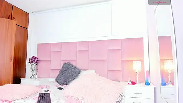 DaphneLloyd online show from 12-17-24, 02:23