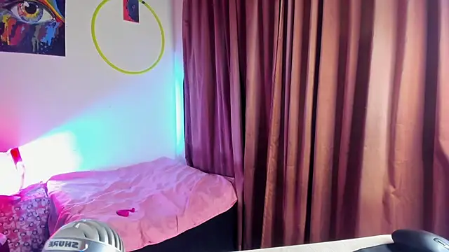 nicole volkov online show from 12-30-24, 01:26