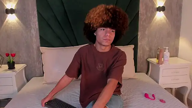 Snapshot of Alexiis_Etereo chatting on 02-19-26, 07:21 Alexiis Etereo online show from 02-19-26, 07:21