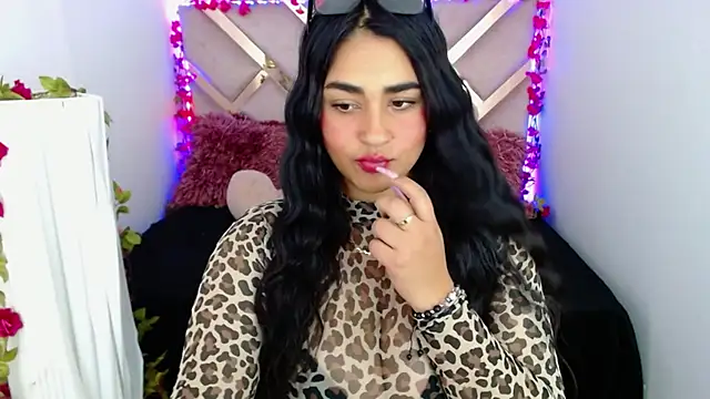 Snapshot of Charlotte_cute18 chatting on 03-07-25, 06:57 Charlotte cute18 online show from 03-07-25, 06:57