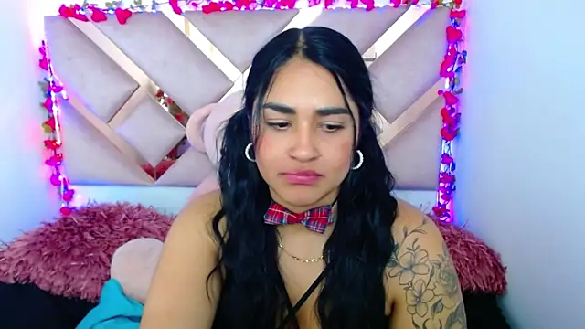 Snapshot of Charlotte_cute18 chatting on 03-21-25, 07:00 Charlotte cute18 online show from 03-21-25, 07:00