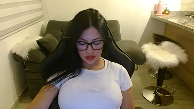 Snapshot of Charlotte_cute18 chatting on 04-09-26, 01:38 Charlotte cute18 online show from 04-09-26, 01:38