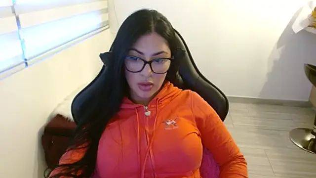 Snapshot of Charlotte_cute18 chatting on 04-12-26, 11:10 Charlotte cute18 online show from 04-12-26, 11:10
