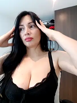 Snapshot of _monicab chatting on 11-18-25, 12:05 monicab online show from 11-18-25, 12:05