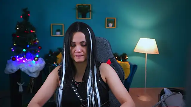 KarolinaRobinson online show from 12-13-24, 03:11