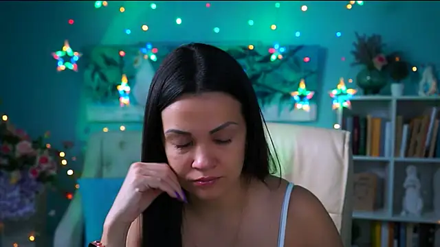 KarolinaRobinson online show from 12-15-24, 03:31